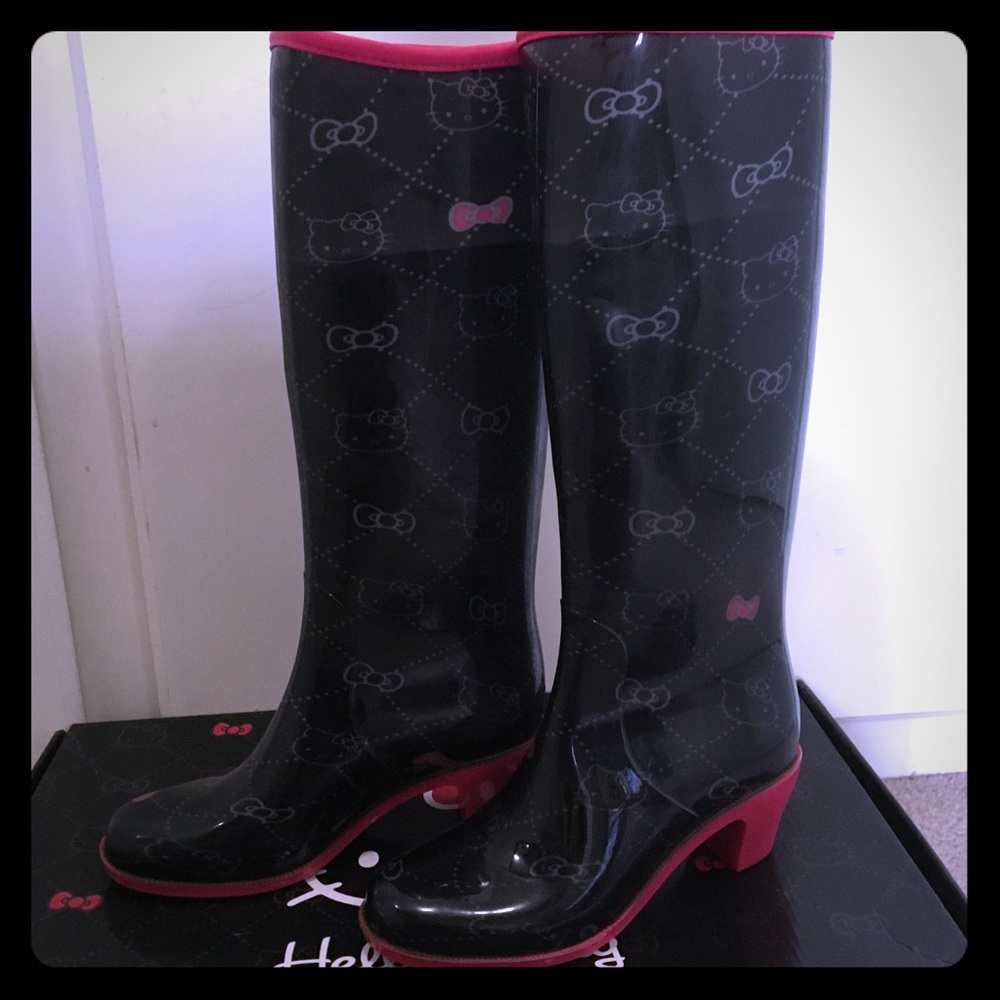 New in Box- Hello Kitty Rainboots size 7